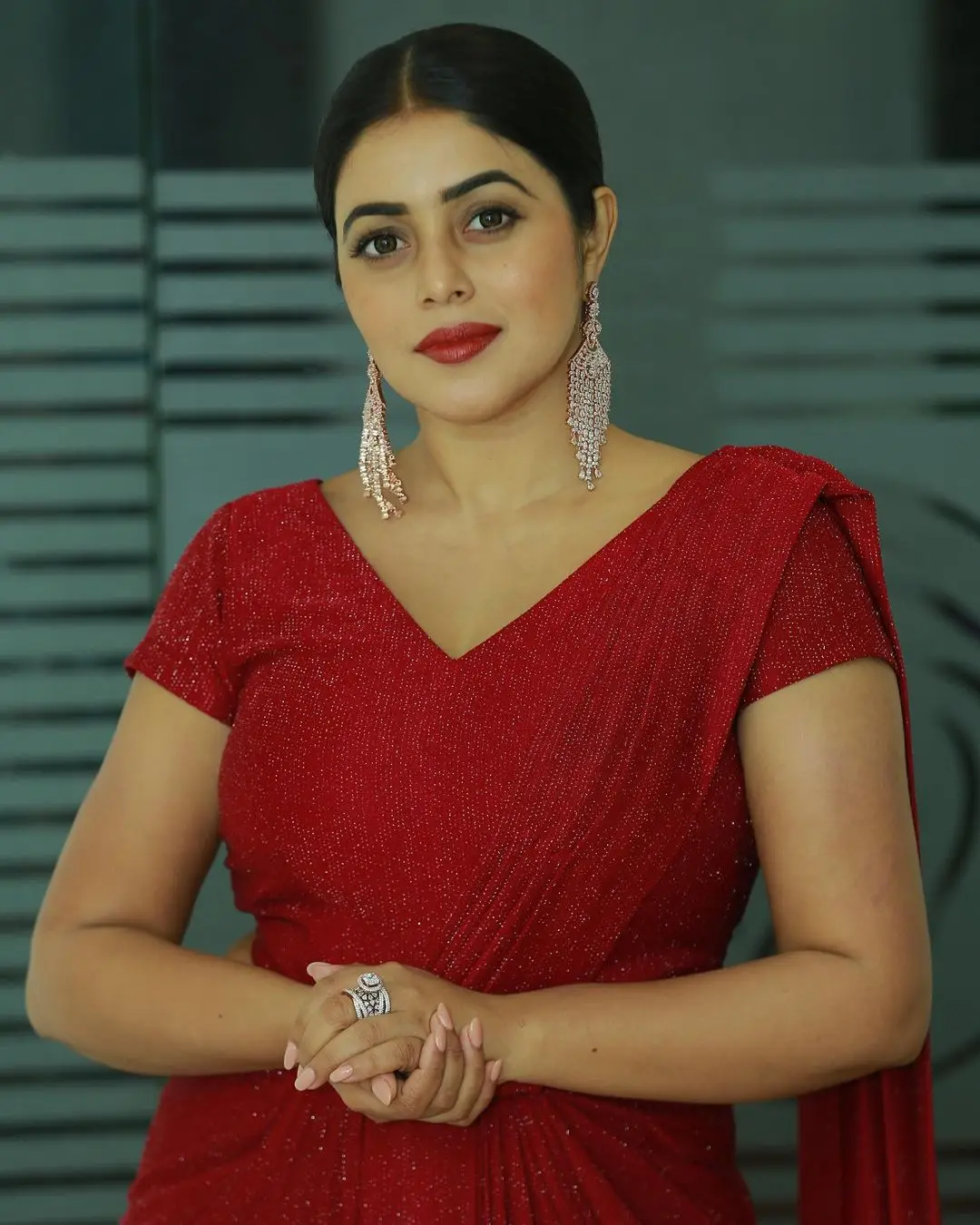 INDIAN GIRL SHAMNA KASIM IN MAROON SAREE BLOUSE